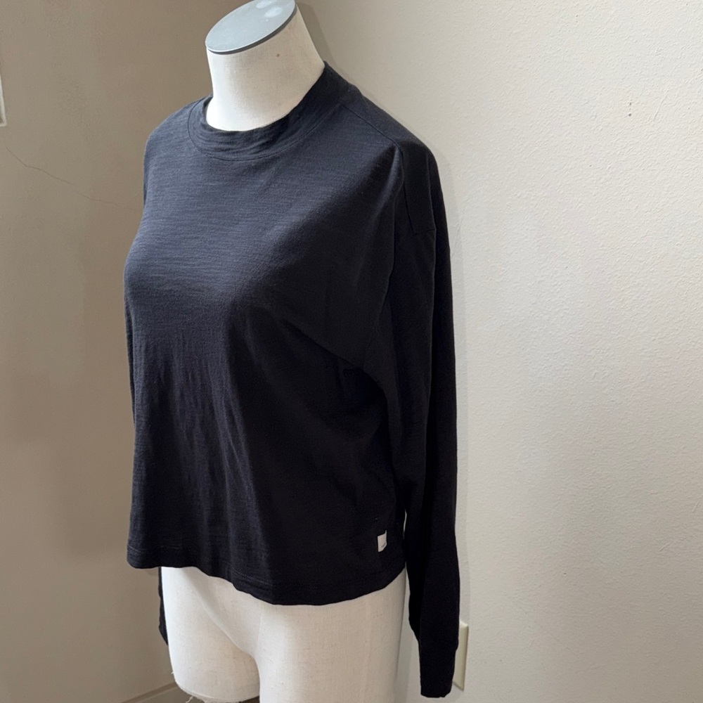 EUC Vuori Classic Black Long Sleeve Top Small